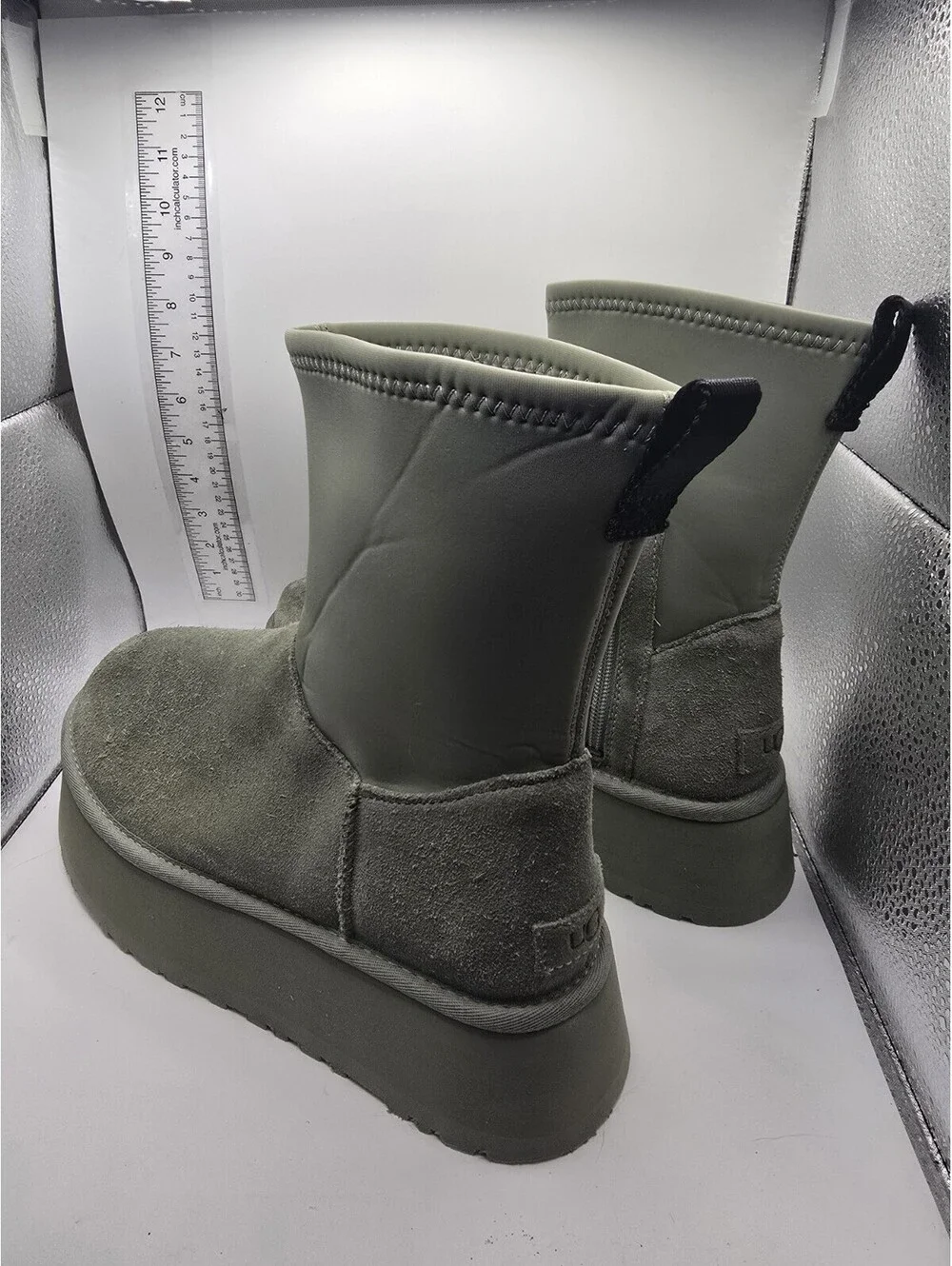 UGG Women's Classic Dipper Platform Suede Boots in Sage Green Size 9